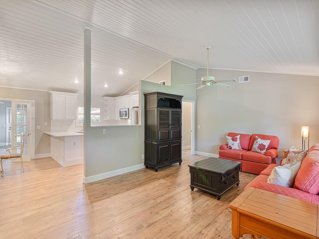 616 Holly Road Vero Beach, FL 32963 - Photo 7 of 36 Gallery Image 7