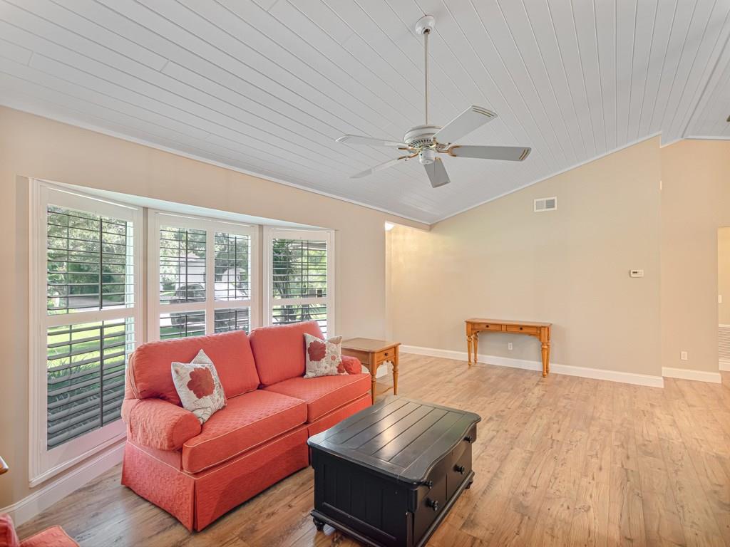 616 Holly Road Vero Beach, FL 32963 - Photo 8 of 36 Gallery Image 8