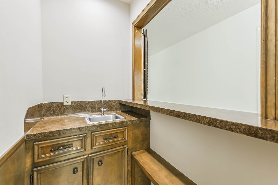 6915 Chancellor Drive Spring, TX 77379 - Photo 18 of 37 a utility room with dryer and washer