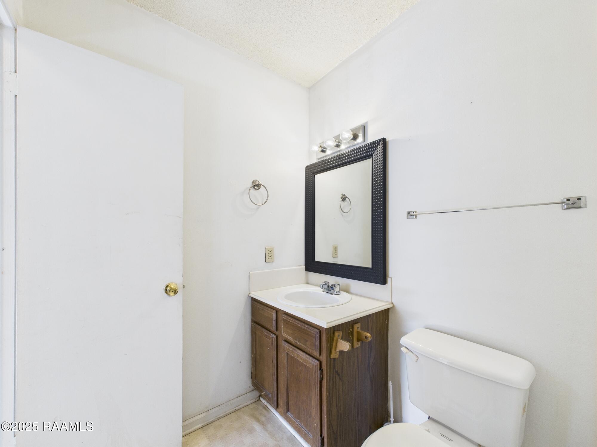 114 Hummingbird Lane, Unit D Lafayette, LA 70506 - Photo 25 of 27 CAM03866G0-PR0096-STILL019