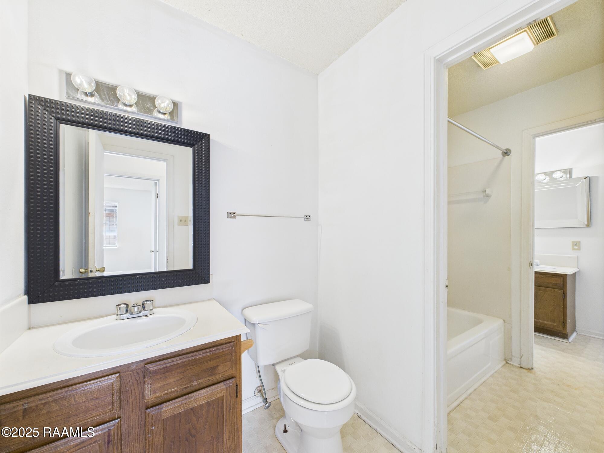 114 Hummingbird Lane, Unit D Lafayette, LA 70506 - Photo 26 of 27 CAM03866G0-PR0096-STILL020