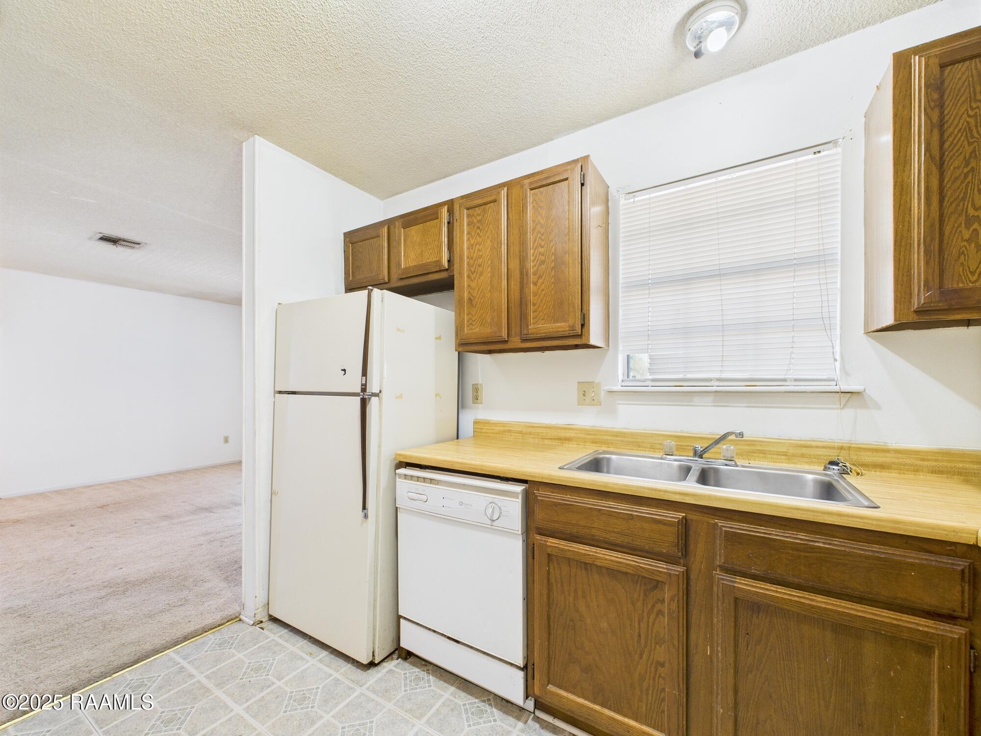 114 Hummingbird Lane, Unit D Lafayette, LA 70506 - Photo 7 of 27 CAM03866G0-PR0096-STILL005