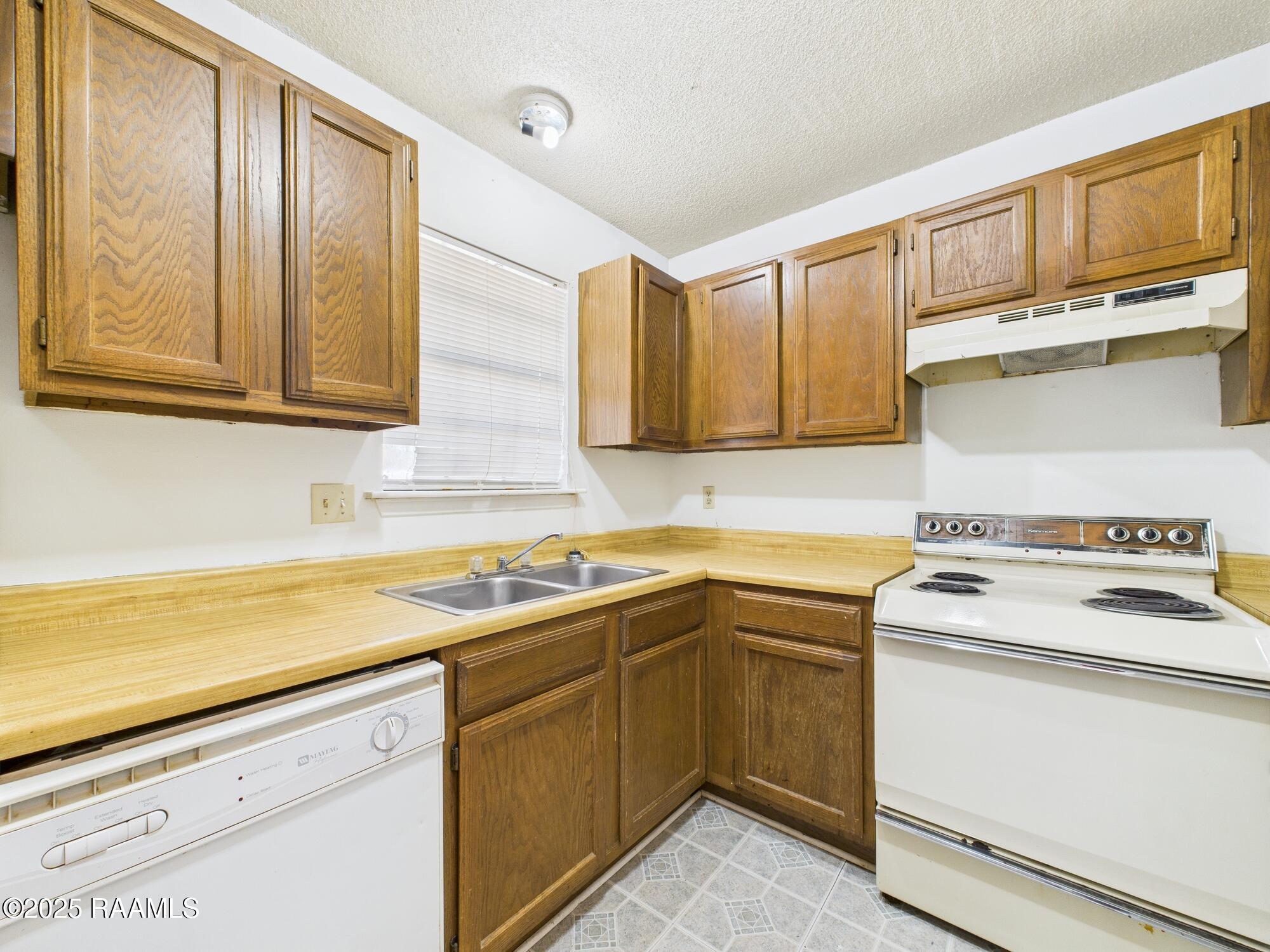 114 Hummingbird Lane, Unit D Lafayette, LA 70506 - Photo 10 of 27 CAM03866G0-PR0096-STILL003