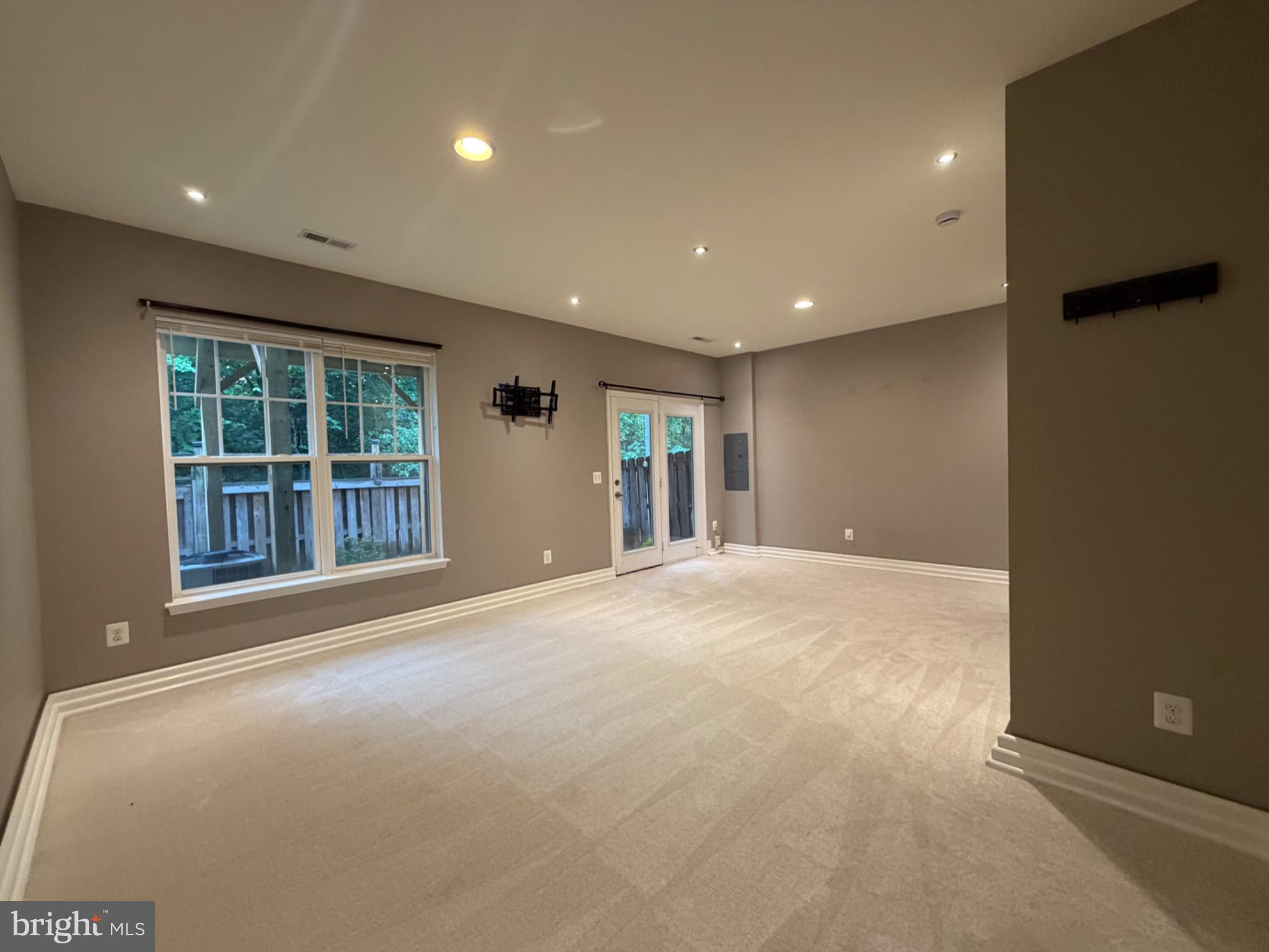 25333 Wakestone Terrace Chantilly, VA 20152 - Photo 99 of 109 Spacious room with natural light.