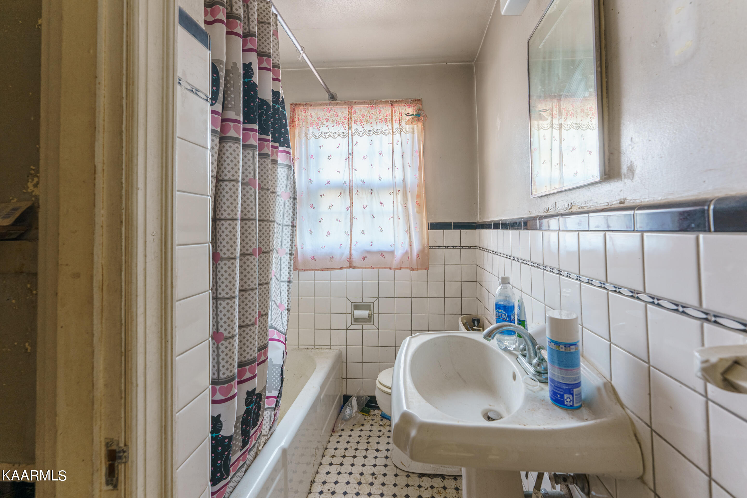 1526 Wilson Road Knoxville, TN 37912 - Photo 17 of 31 full bath_
