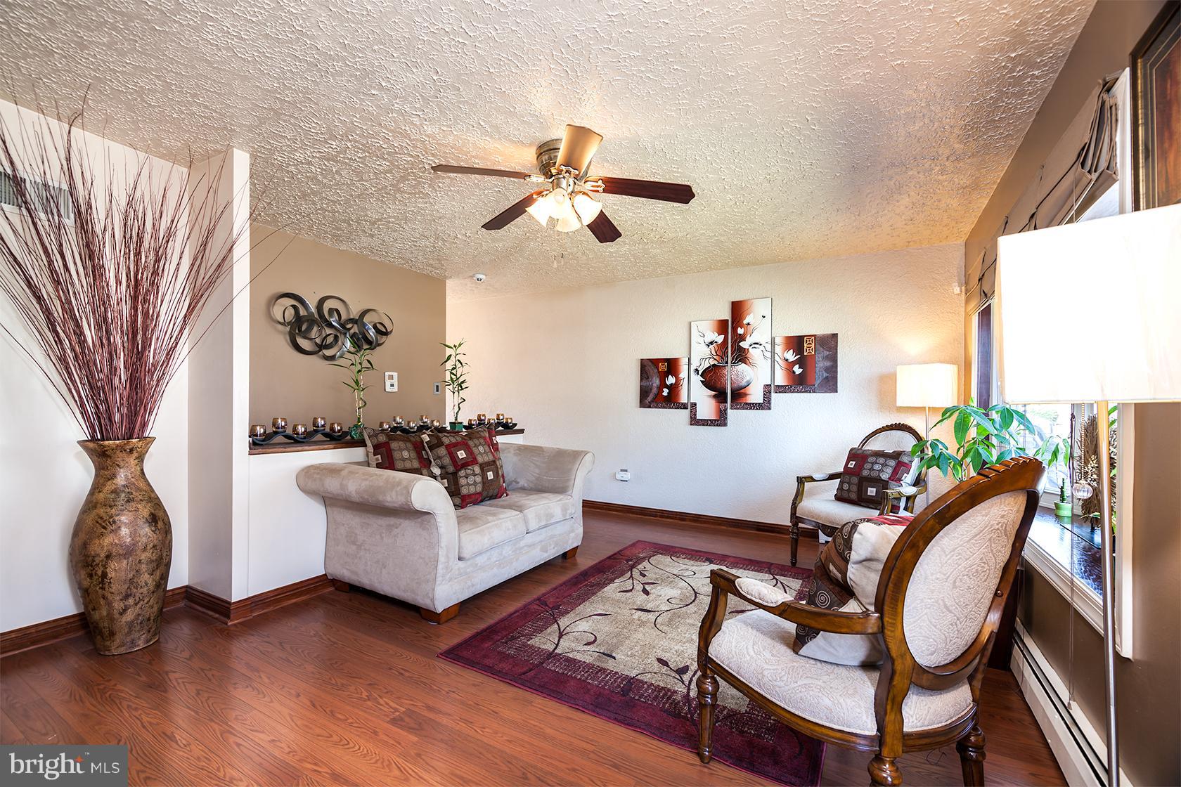 13643 Kingsman Road Woodbridge, VA 22193 - Photo 3 of 30 Living Room