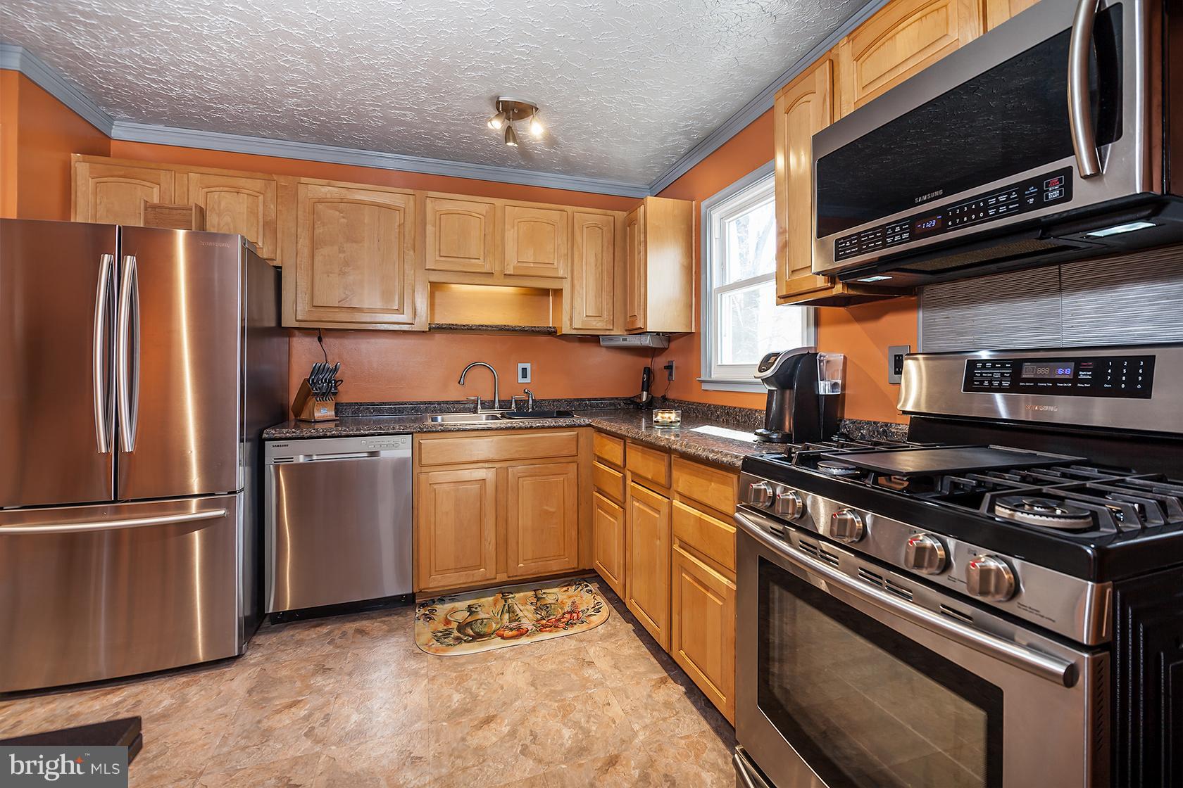 13643 Kingsman Road Woodbridge, VA 22193 - Photo 6 of 30 Kitchen