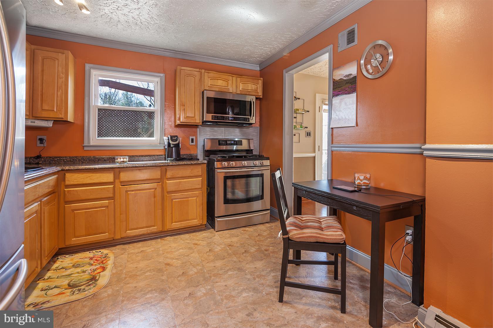 13643 Kingsman Road Woodbridge, VA 22193 - Photo 7 of 30 Kitchen