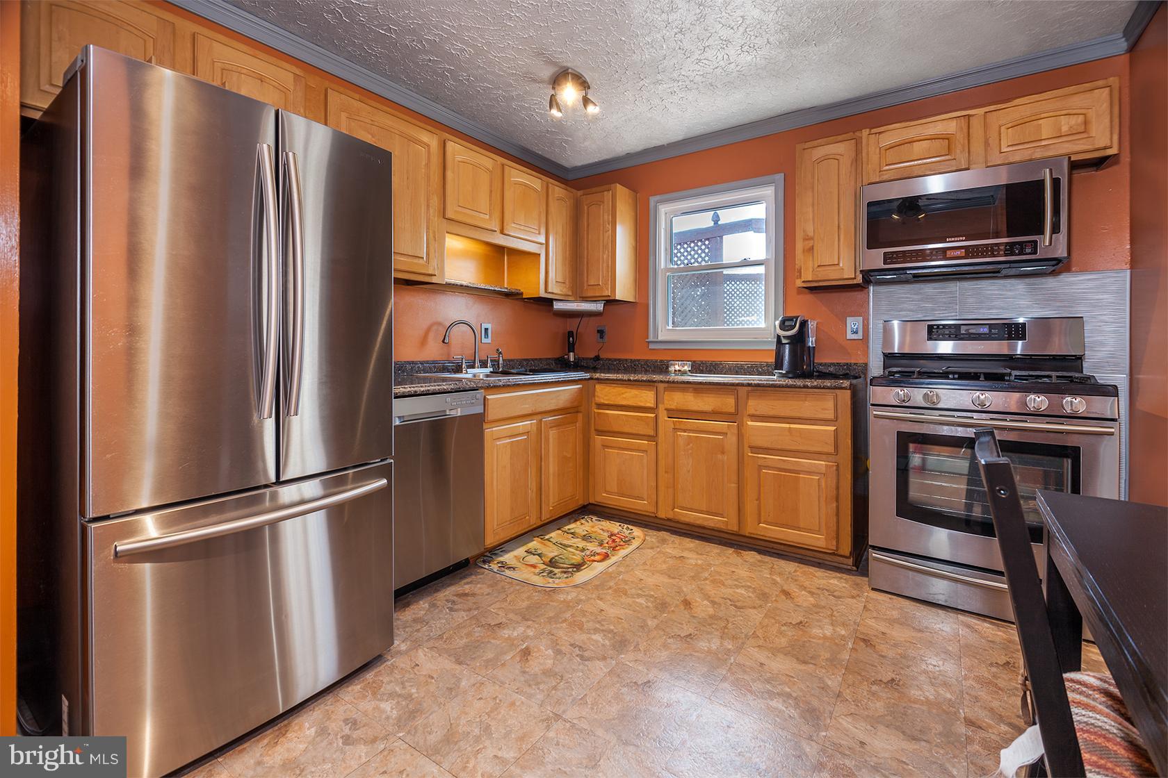 13643 Kingsman Road Woodbridge, VA 22193 - Photo 8 of 30 Kitchen