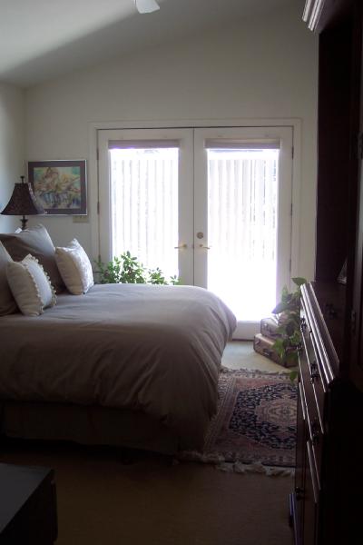 100 Spring Valley Road Easton, PA 18042 - Photo 4 of 13 Master bedroom suite