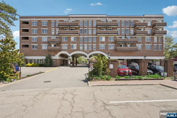 $325,000 | 44 Lakeside Avenue, Unit 44, Pompton Lakes, NJ 07442