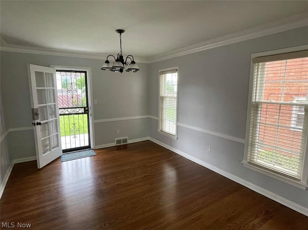 3652 Strathavon Road Cleveland, OH 44120 - Photo 7 of 21