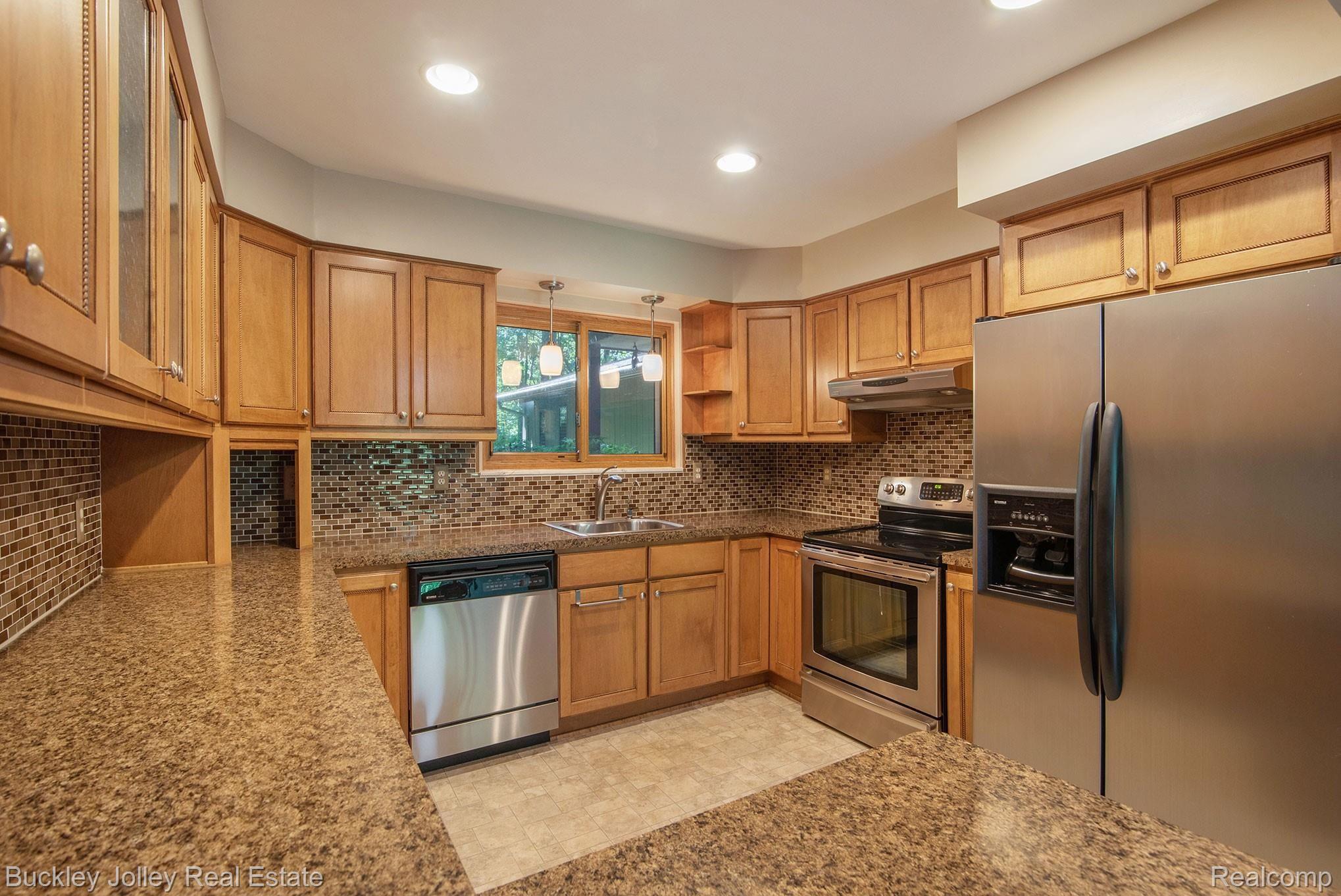 3100 Van Amberg Road Brighton, MI 48114 - Photo 3 of 22 Stainless Appliances are Staying.jpg