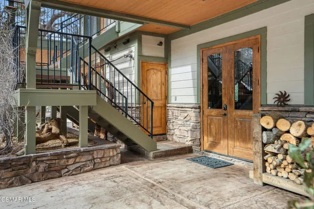 a view of a garden with a tree