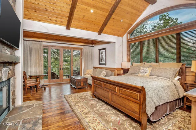 a view of a golf course