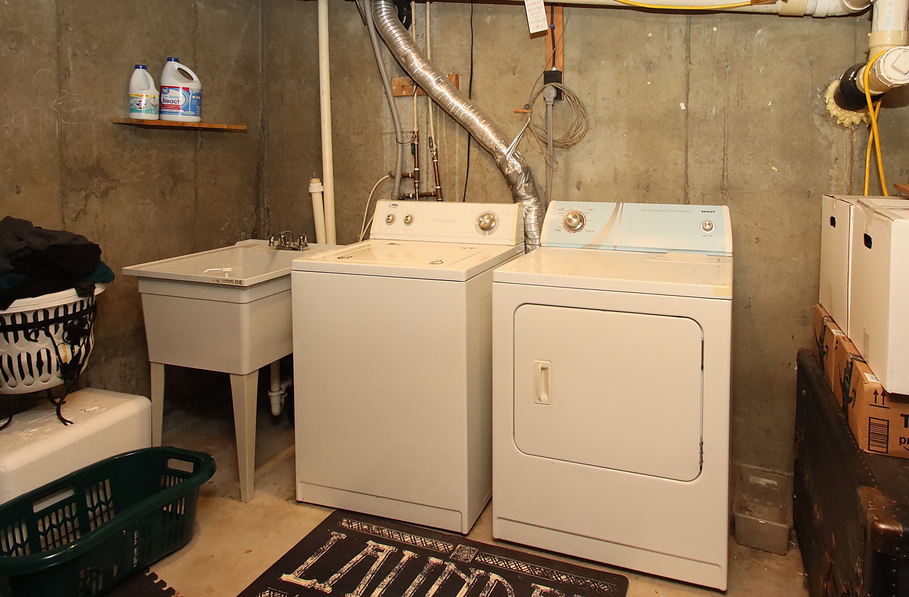 20 Carriage Drive Clinton, CT 06413 - Photo 21 of 31 a utility room with dryer and washer
