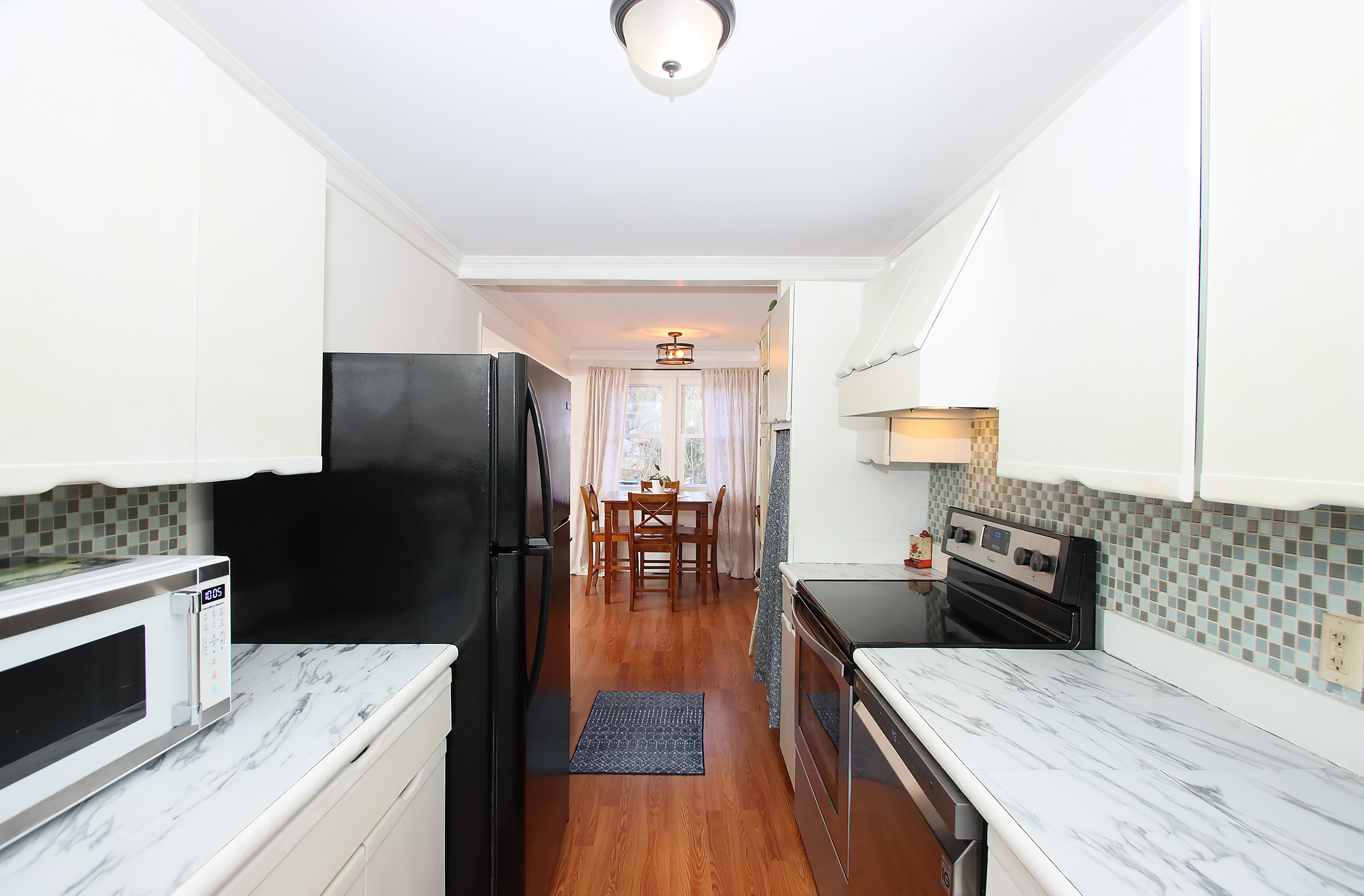 20 Carriage Drive Clinton, CT 06413 - Photo 10 of 31 a kitchen with granite countertop a refrigerator stove and oven