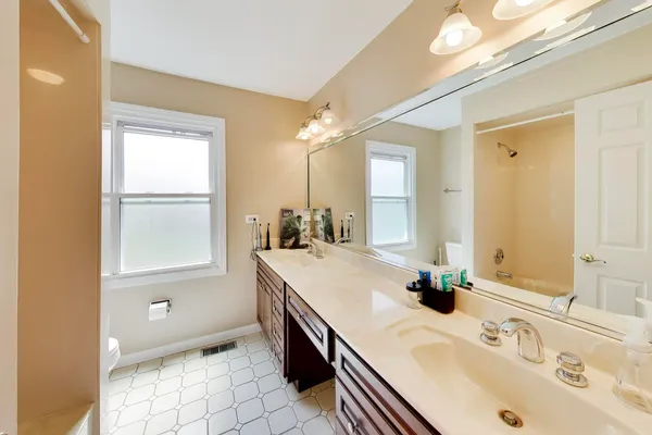 $725,000 | 5405 Silent Brook Lane, Rolling Meadows, IL 60008