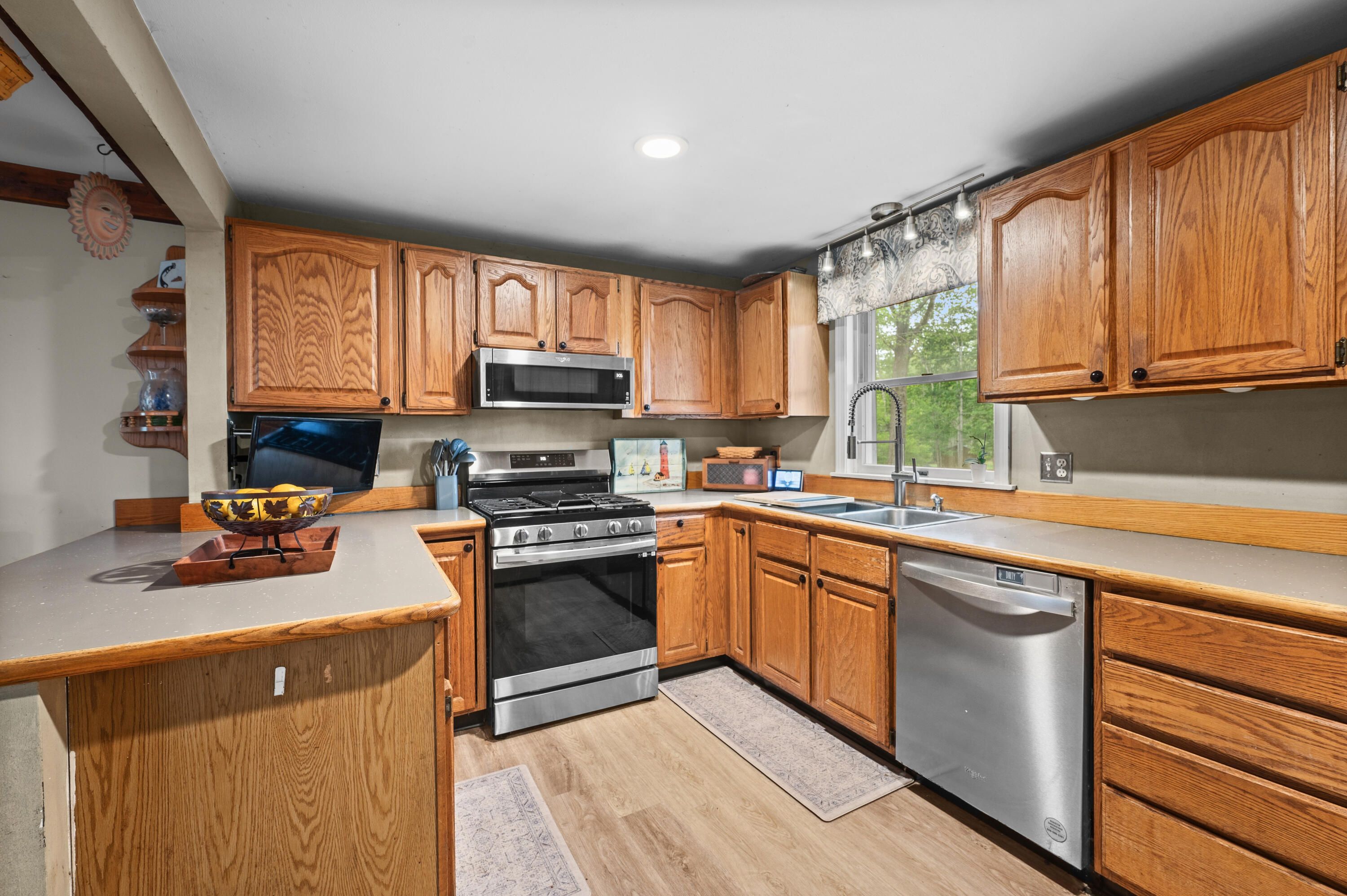 4 Deer Ridge Lane Kittery, ME 03904 - Photo 4 of 39 Kitchen