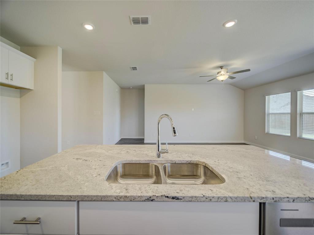 3405 Kingsgarden Road Denton, TX 76207 - Photo 3 of 37