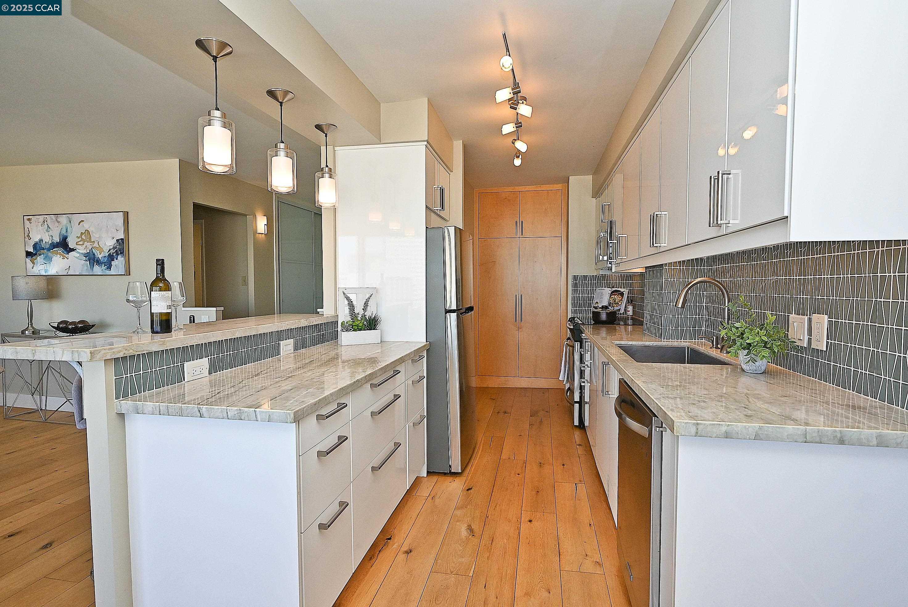 1555 Lakeside Drive, Unit 184 Oakland, CA 94612 - Photo 21 of 38