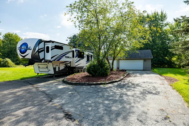 $650,000 | 3738 Cullen Road, Howell, MI 48855