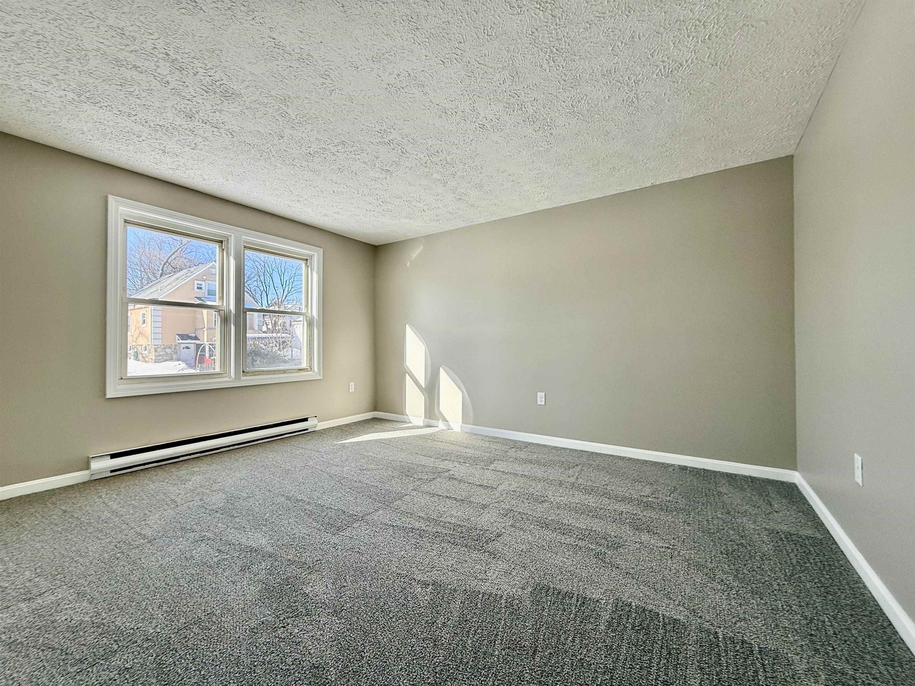 186 Grand Avenue Manchester, NH 03109 - Photo 11 of 37