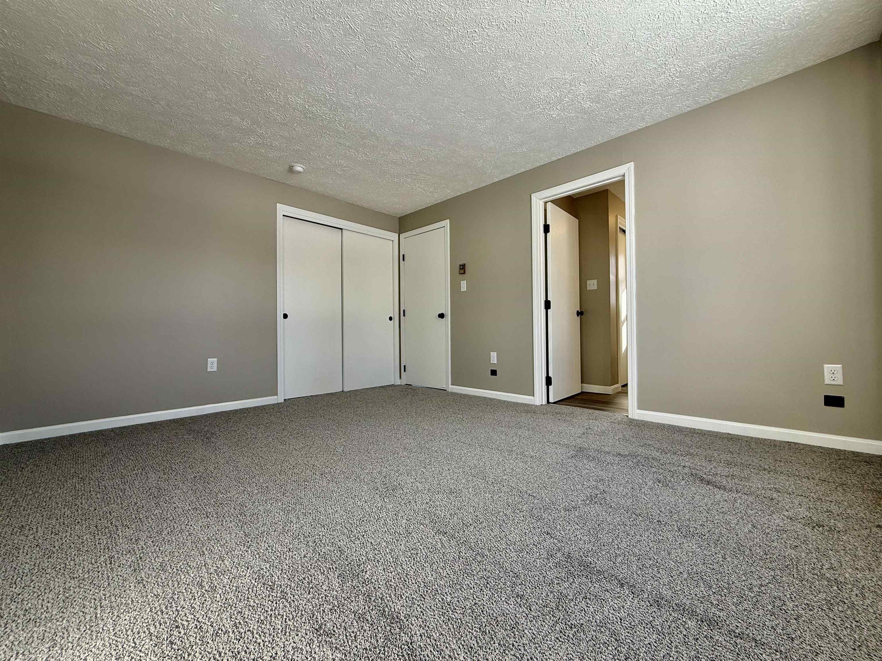 186 Grand Avenue Manchester, NH 03109 - Photo 12 of 37