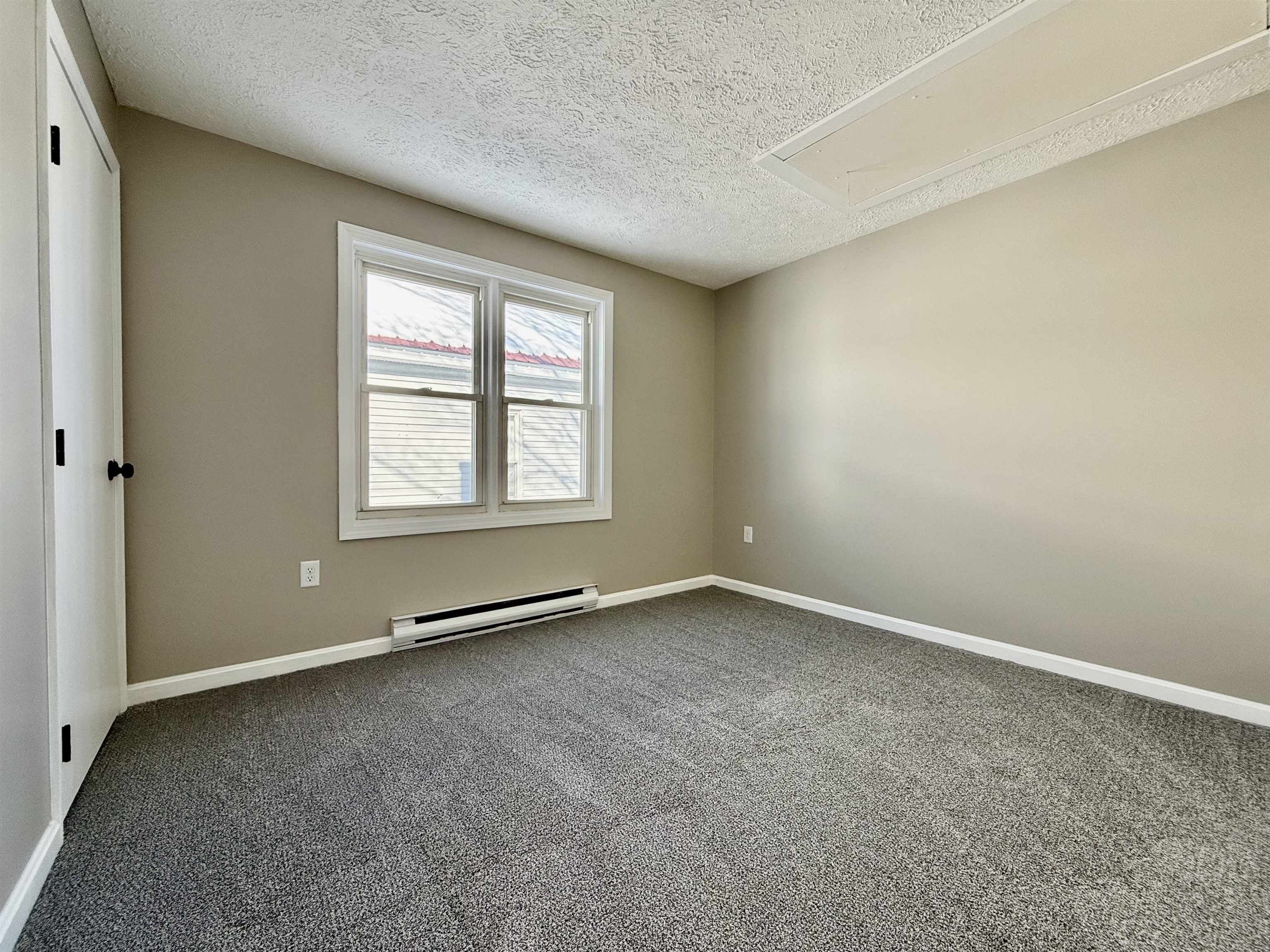 186 Grand Avenue Manchester, NH 03109 - Photo 14 of 37