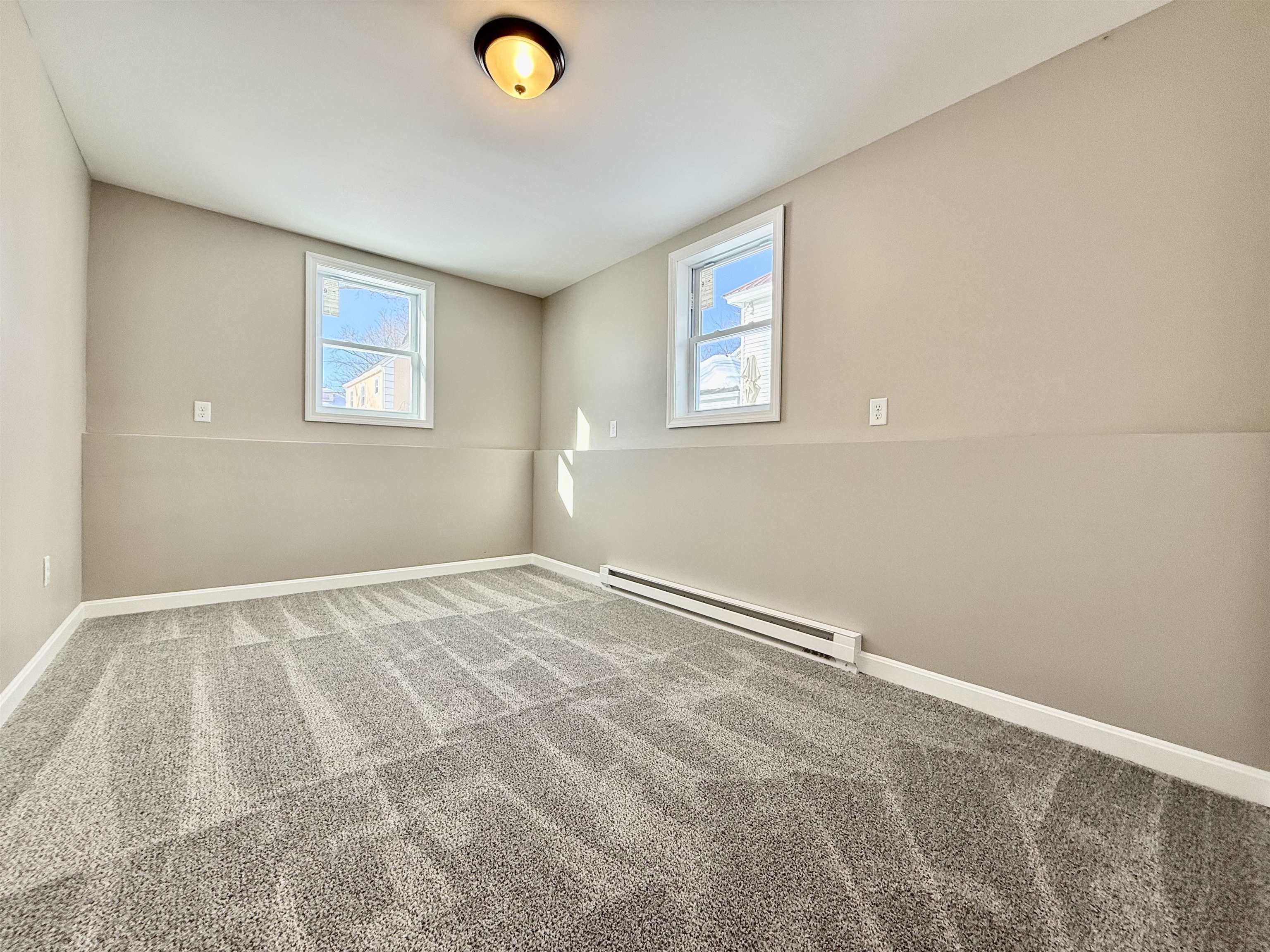 186 Grand Avenue Manchester, NH 03109 - Photo 18 of 37