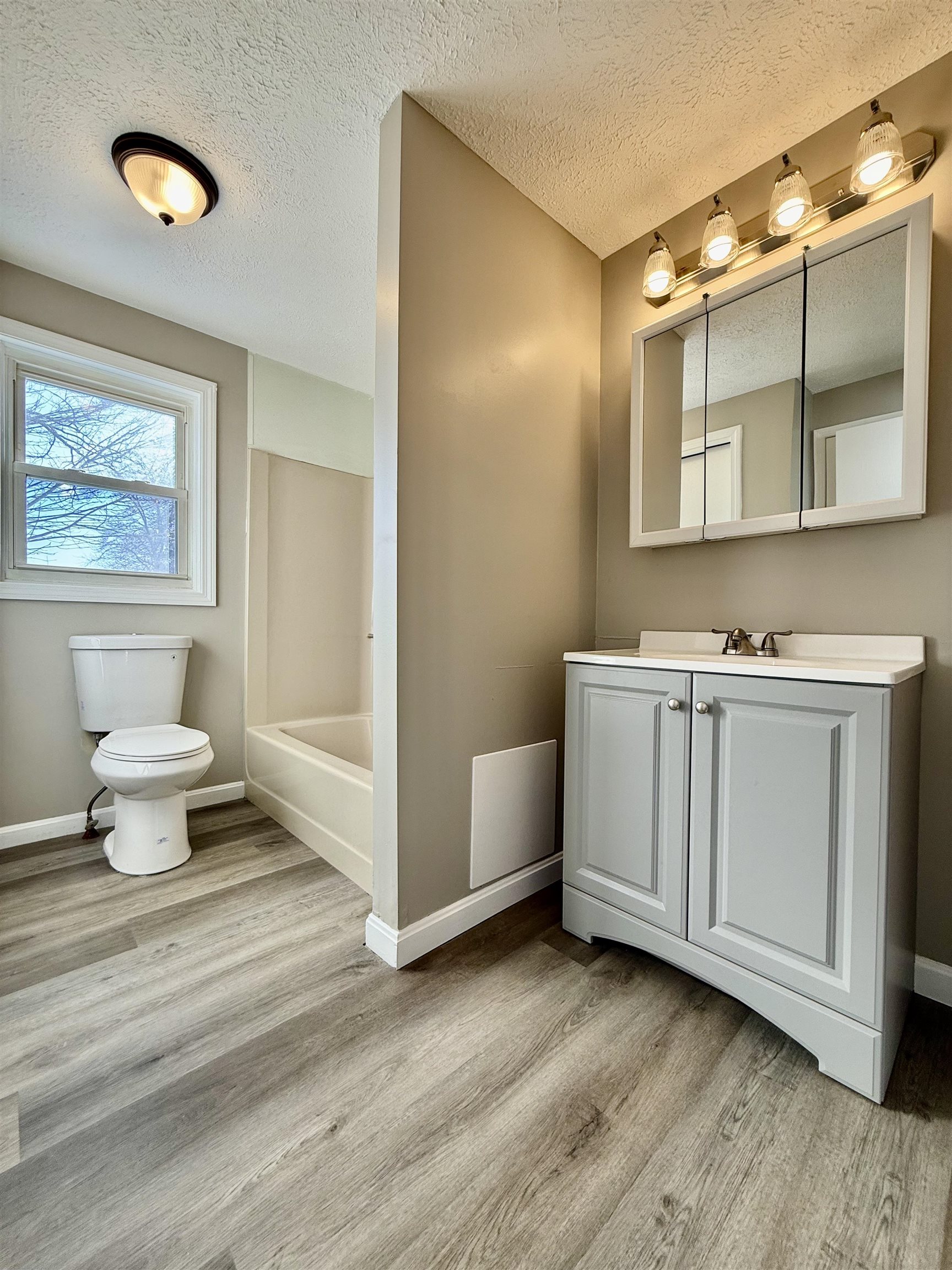 186 Grand Avenue Manchester, NH 03109 - Photo 21 of 37