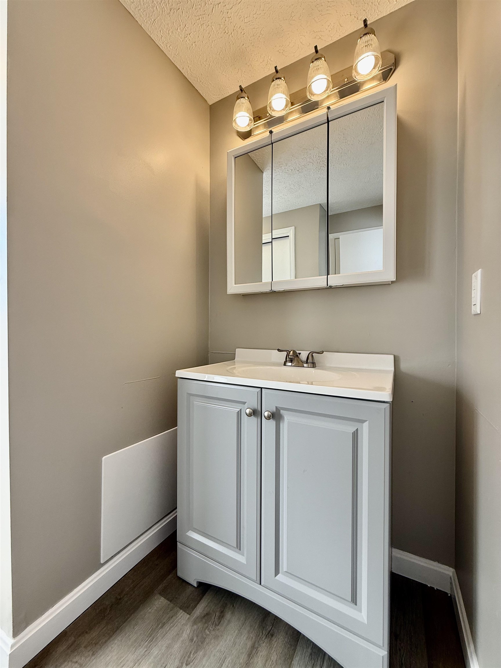 186 Grand Avenue Manchester, NH 03109 - Photo 22 of 37