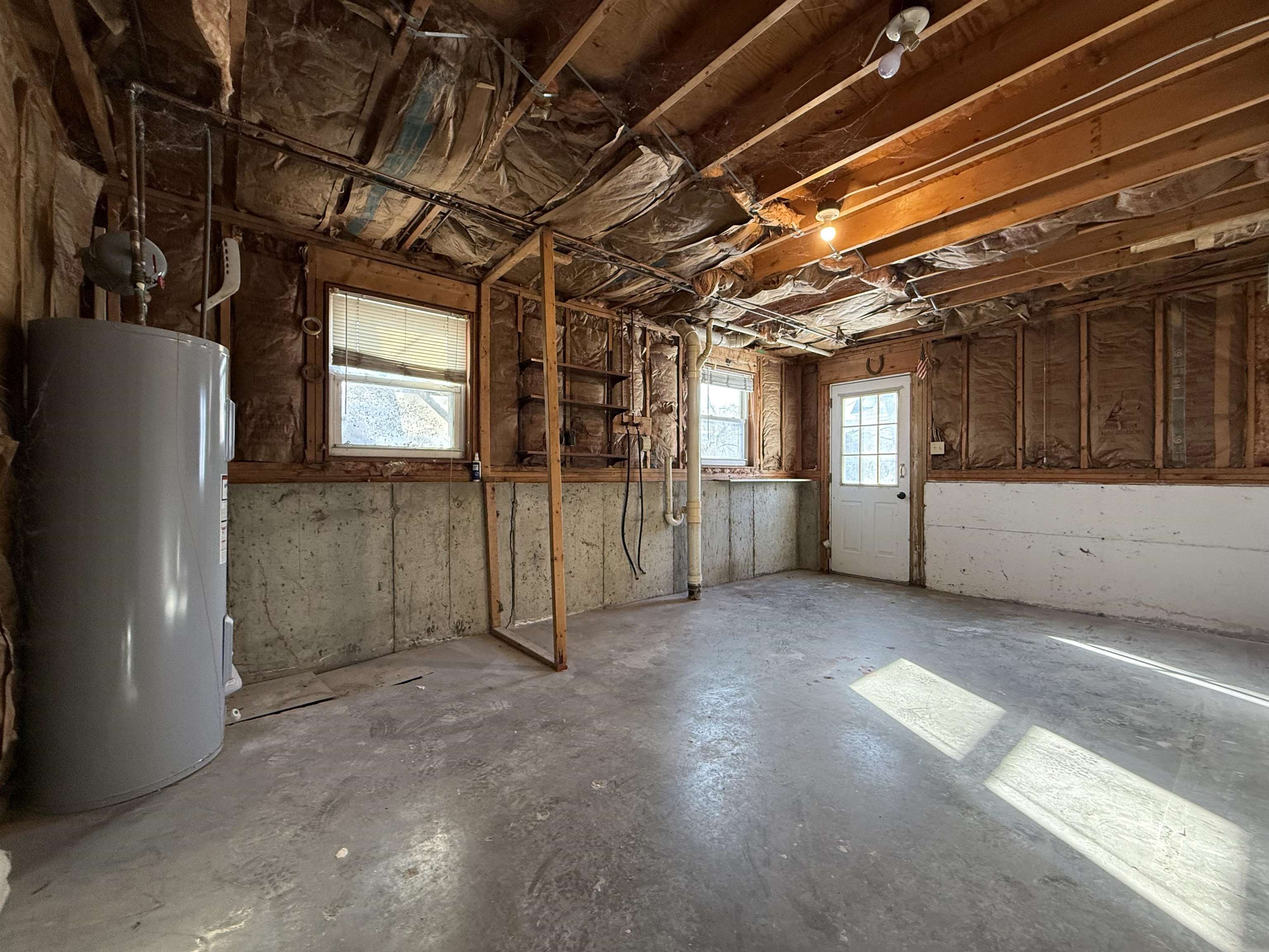 186 Grand Avenue Manchester, NH 03109 - Photo 23 of 37