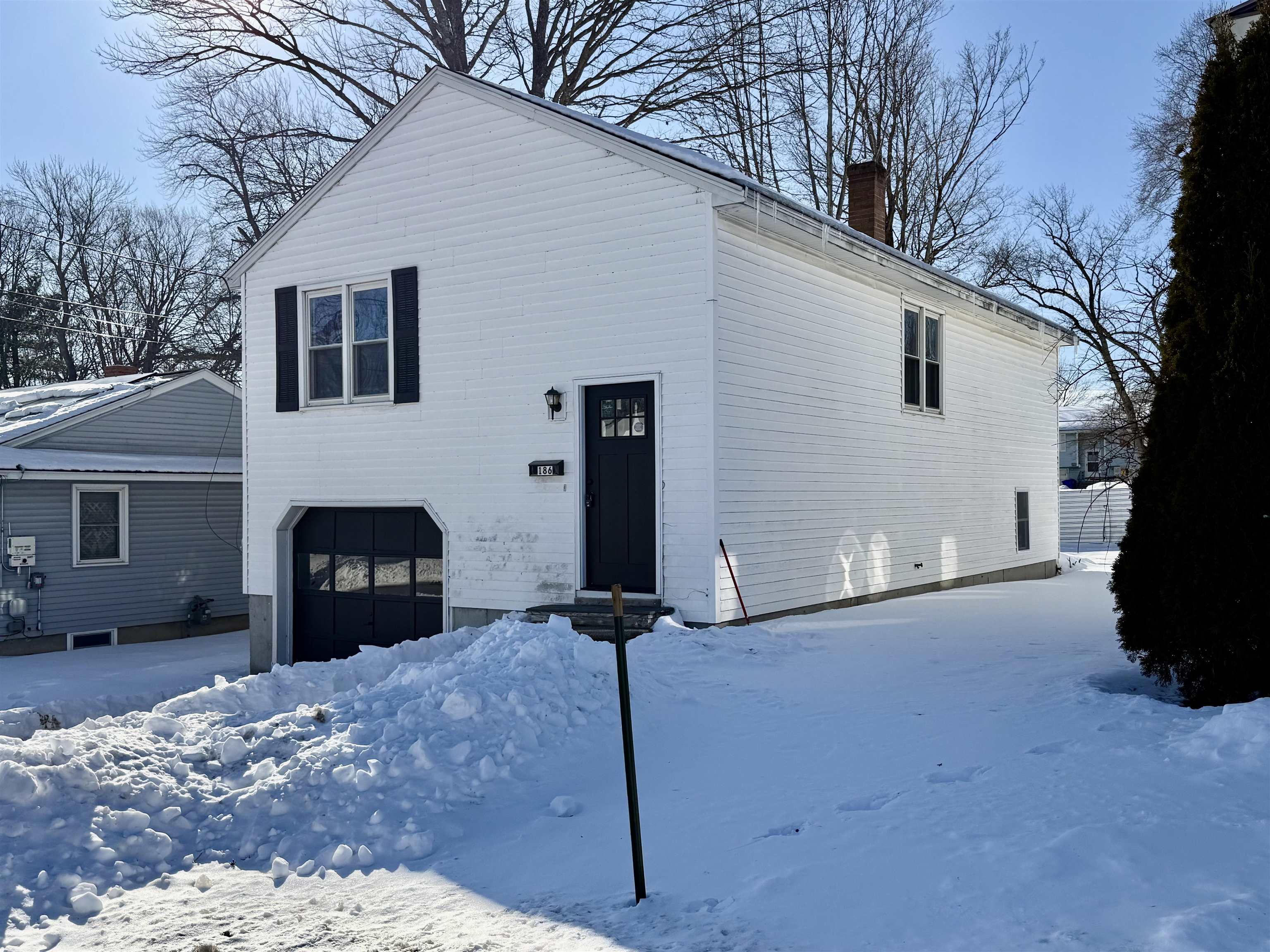 186 Grand Avenue Manchester, NH 03109 - Photo 26 of 37