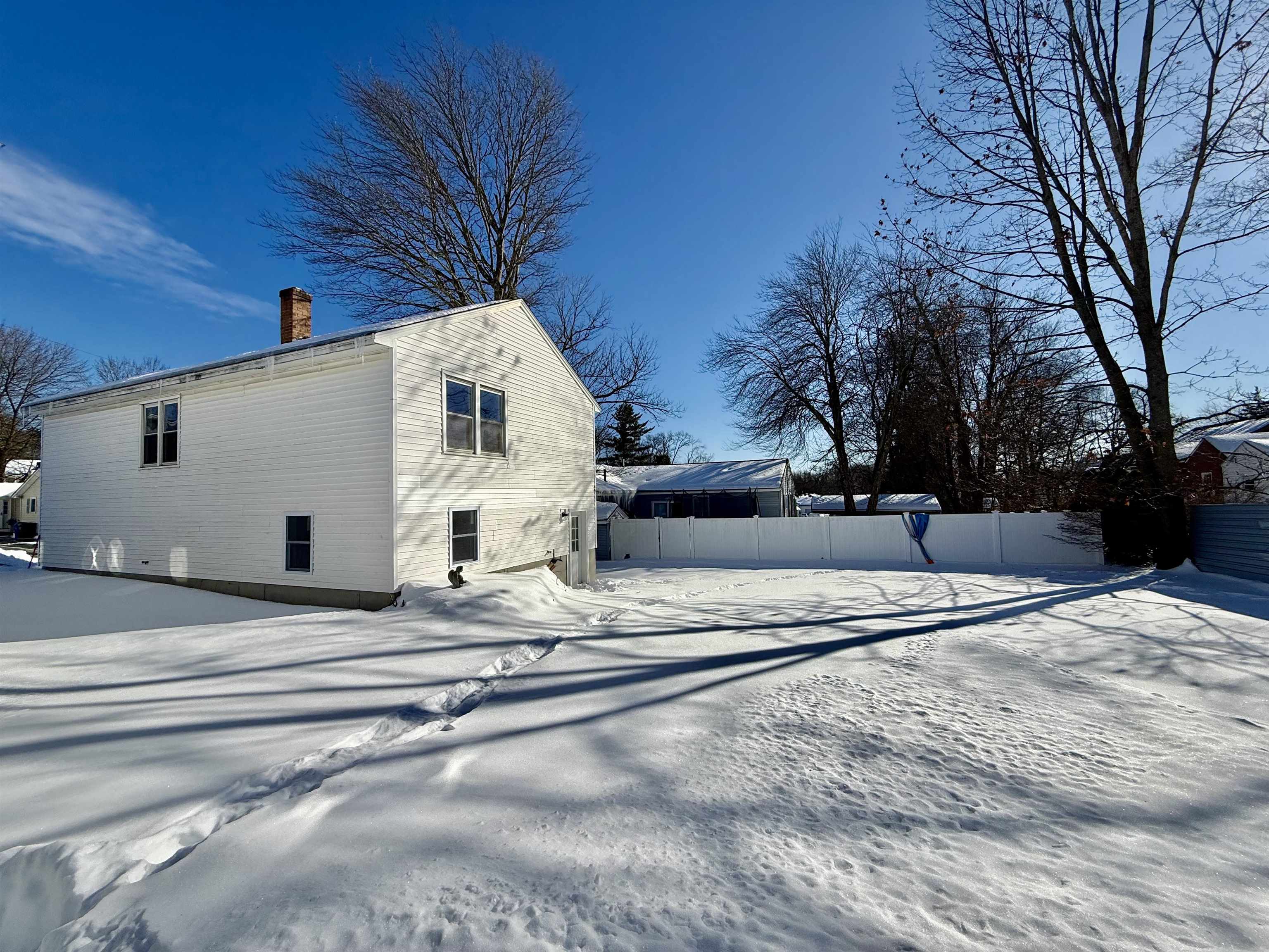 186 Grand Avenue Manchester, NH 03109 - Photo 28 of 37