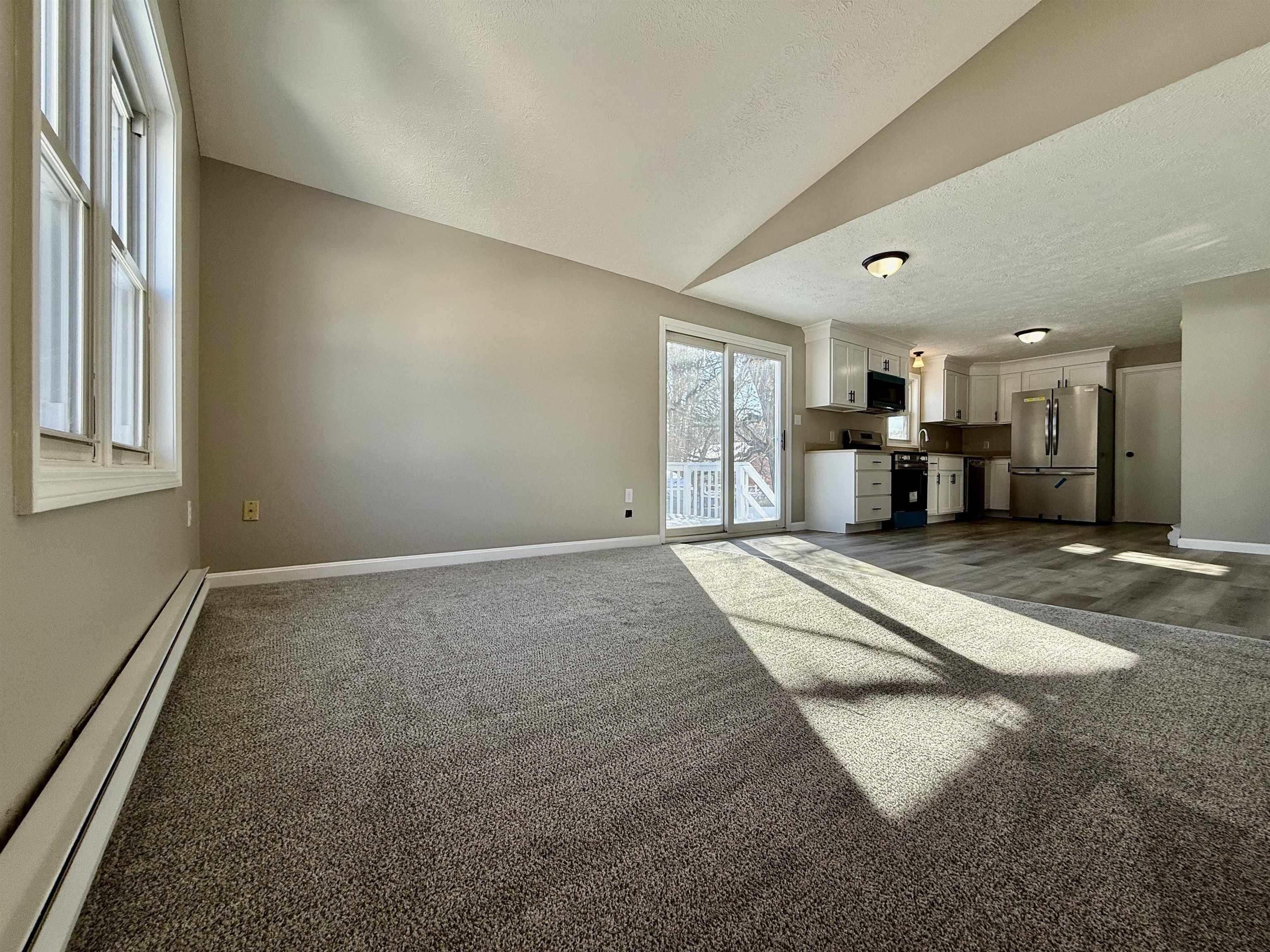 186 Grand Avenue Manchester, NH 03109 - Photo 8 of 37