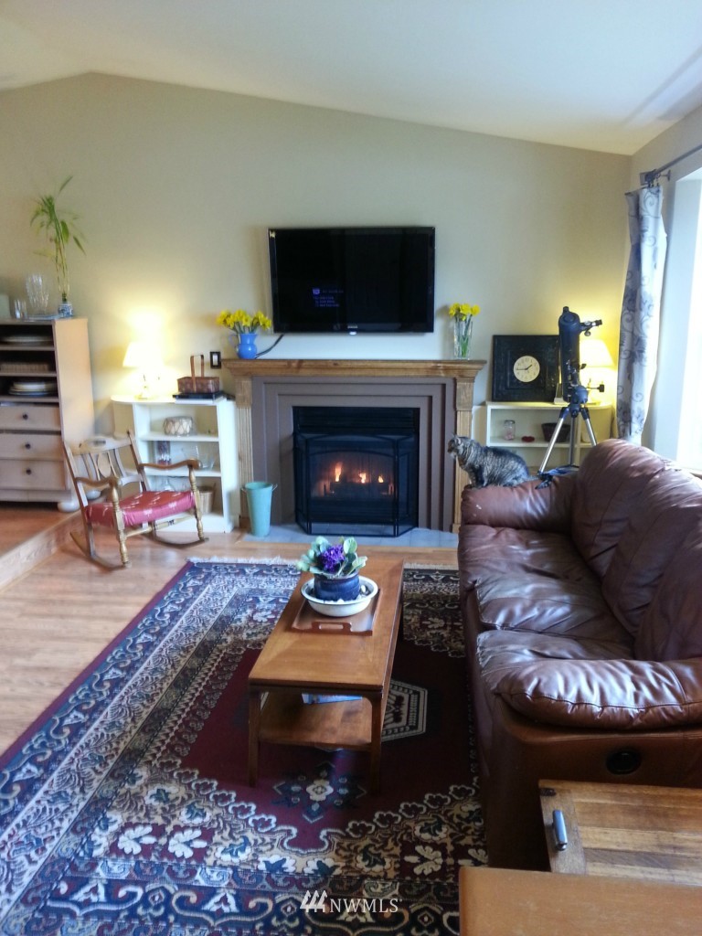 4220 Northeast 2nd Street Renton, WA 98059 - Photo 3 of 13