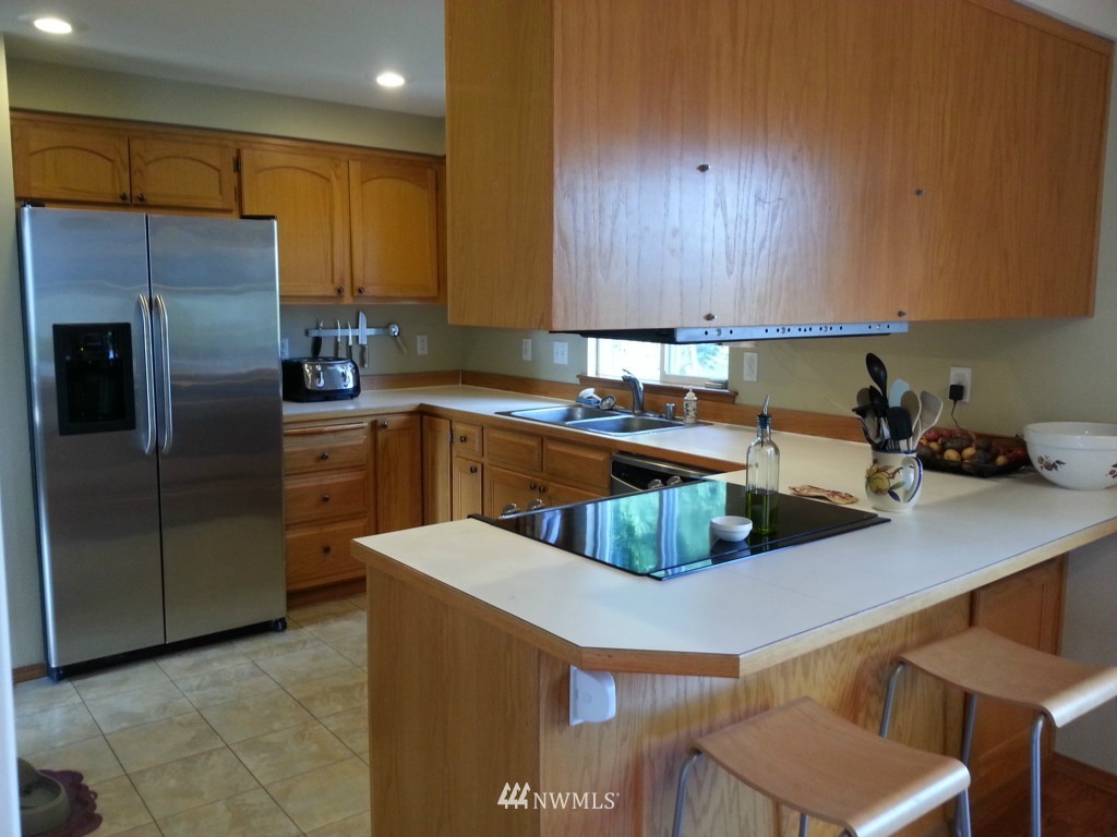 4220 Northeast 2nd Street Renton, WA 98059 - Photo 4 of 13