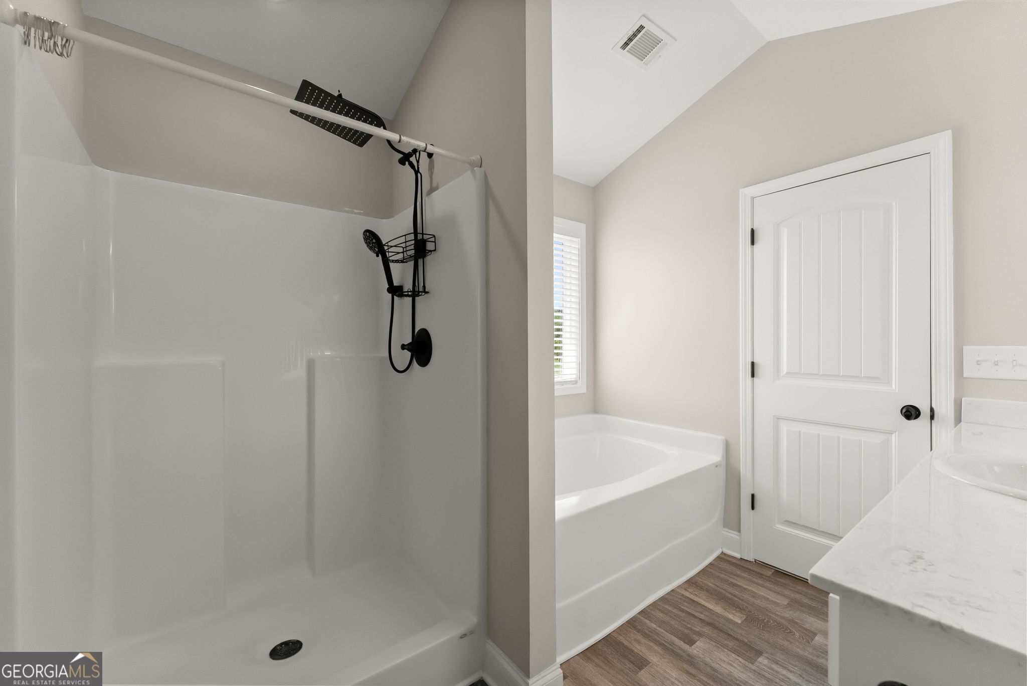 810 Anderson Thomas Road Martin, GA 30557 - Photo 26 of 40 a bathroom with a bath tub