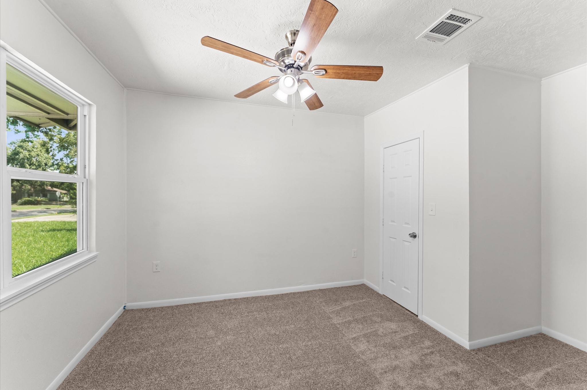 6515 Beekman Road Houston, TX 77021 - Photo 14 of 30 an empty room with windows and fan