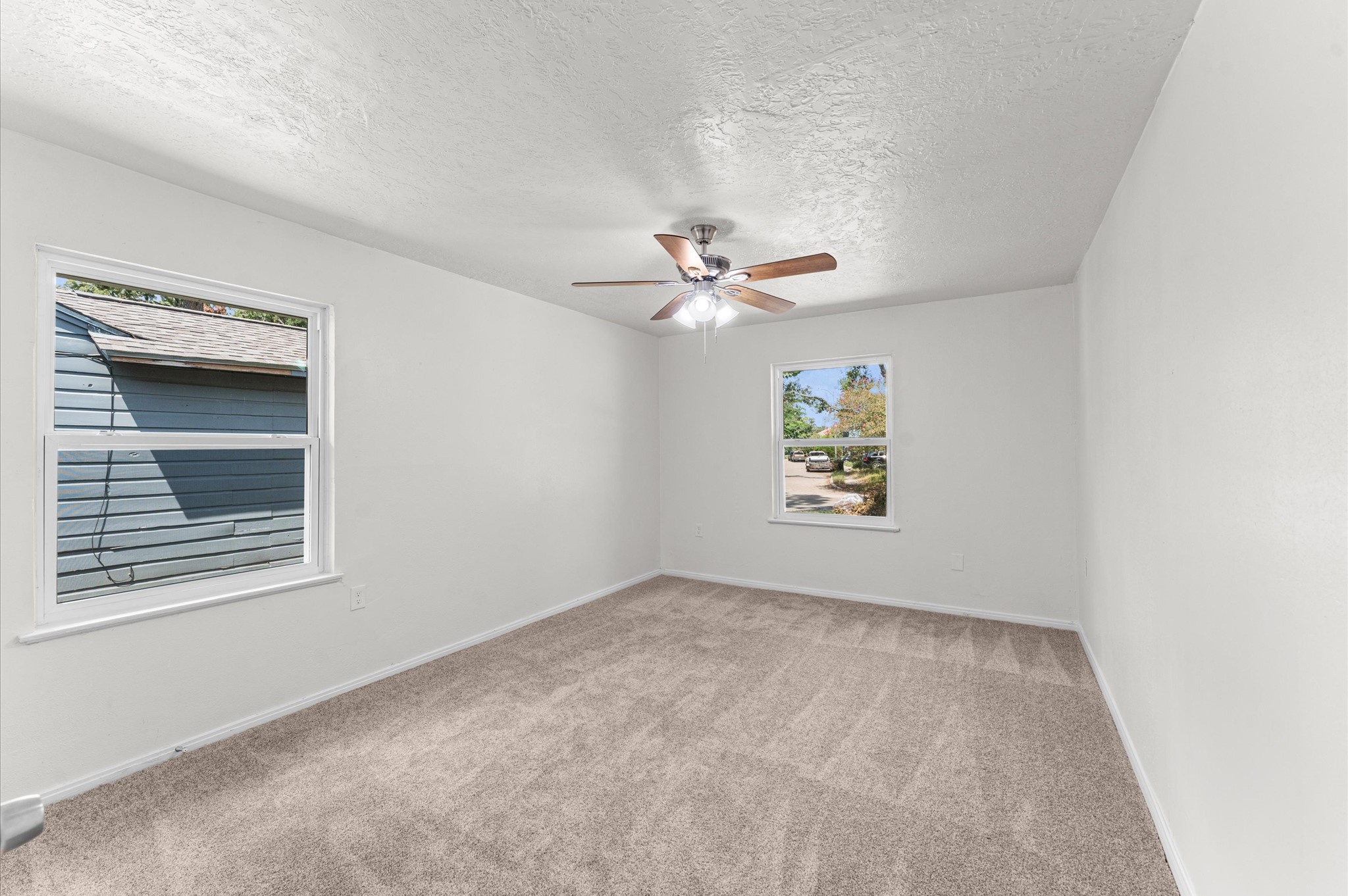 6515 Beekman Road Houston, TX 77021 - Photo 18 of 30 an empty room with windows and fan