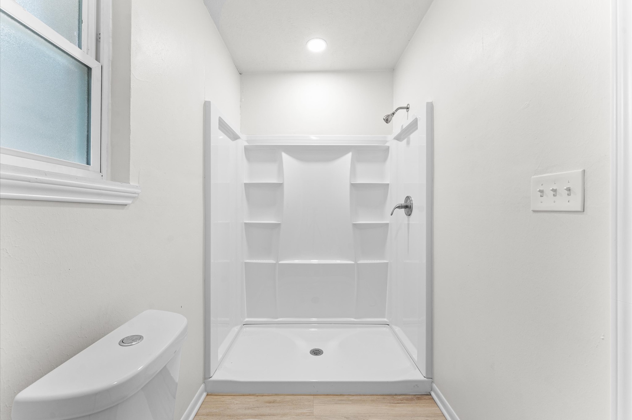 6515 Beekman Road Houston, TX 77021 - Photo 25 of 30 a bathroom with a shower and toilet