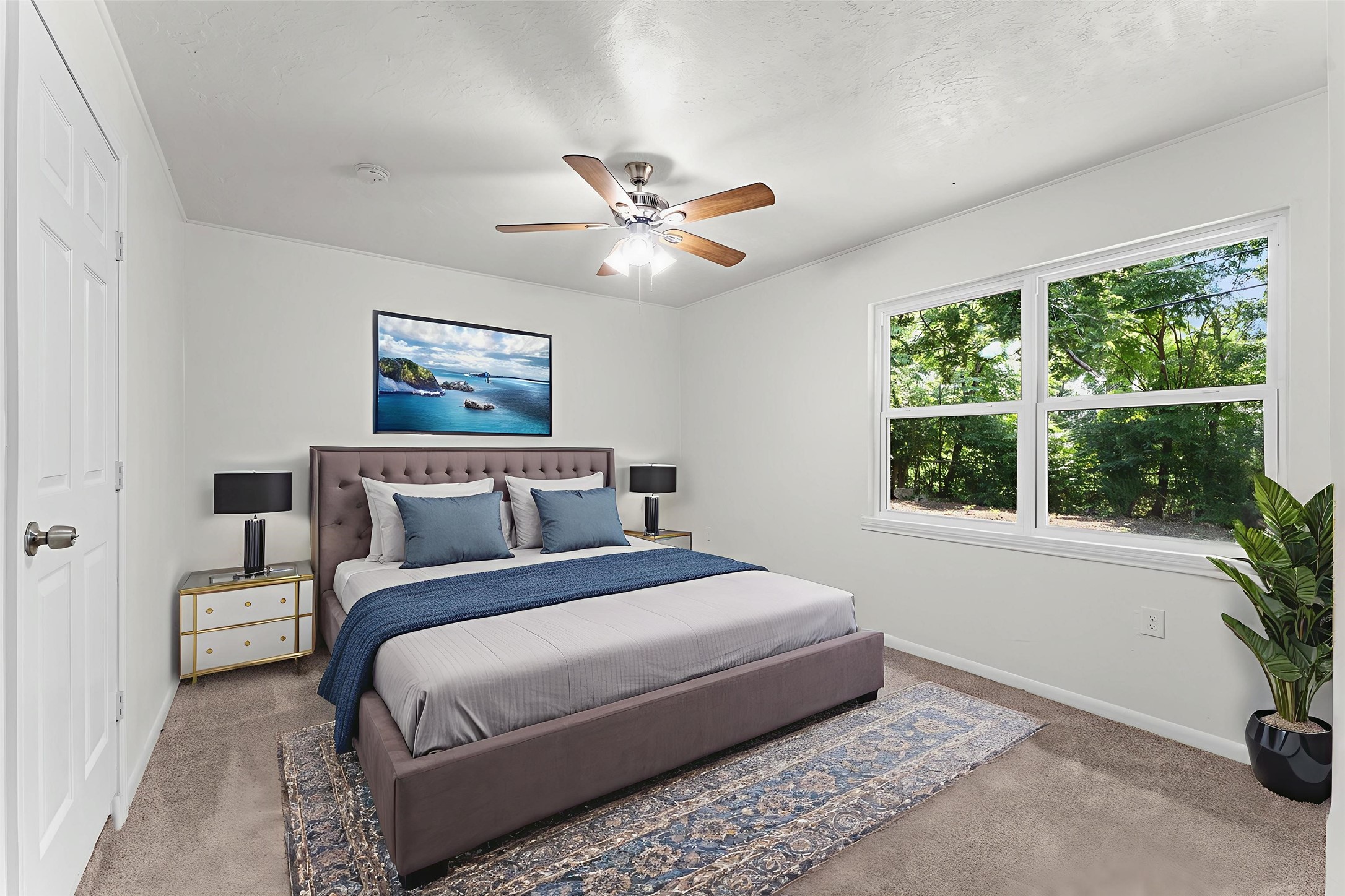6515 Beekman Road Houston, TX 77021 - Photo 3 of 30 a bedroom with a large bed and a window