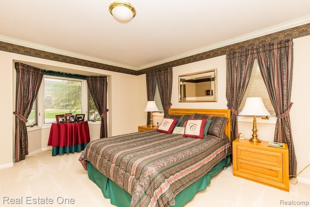 2129 Clinton View Circle Rochester Hills, MI 48309 - Photo 17 of 37