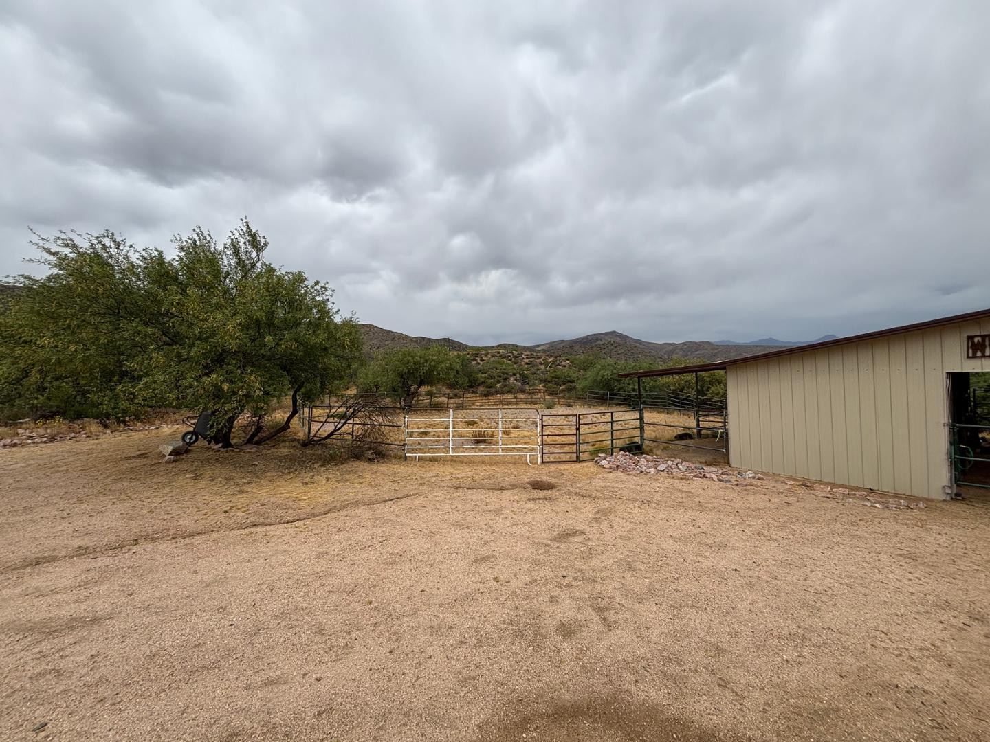 43003 North Old Mine Road Scottsdale, AZ 85262 - Photo 9 of 33 a view of an ocean with a big yard