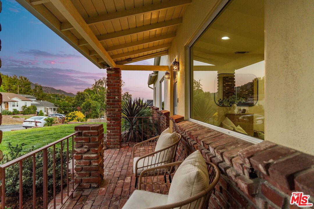 3330 Paraiso Way La Crescenta, CA 91214 - Photo 4 of 38