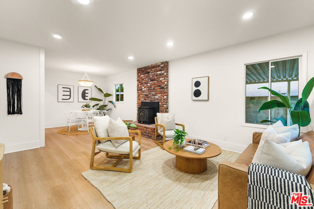 3330 Paraiso Way La Crescenta, CA 91214 - Photo 7 of 38 a living room with furniture and decor