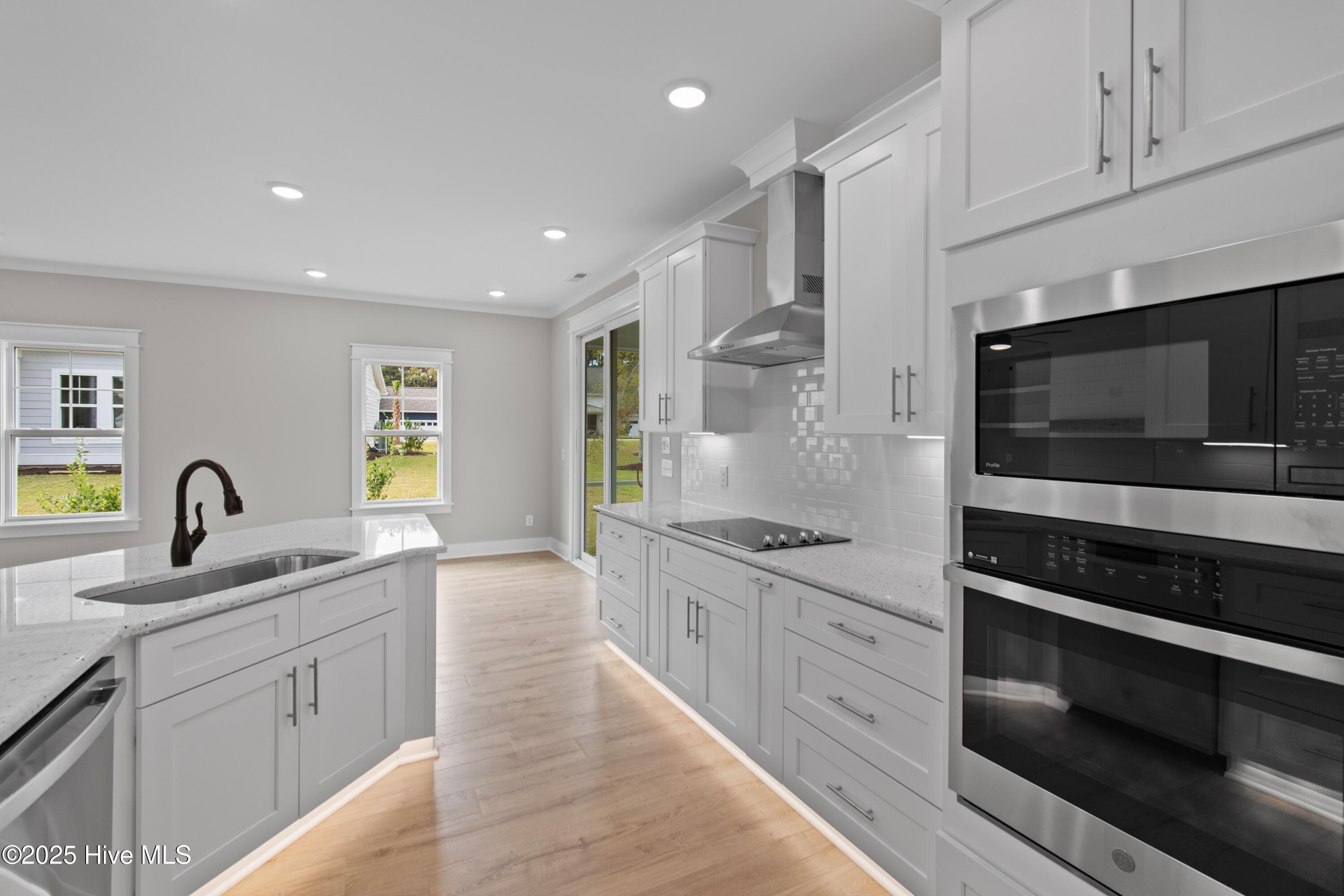 1644 Back Bay Drive Southwest, Unit L47 Shallotte, NC 28470 - Photo 19 of 53 Kitchen opening to breakfast room