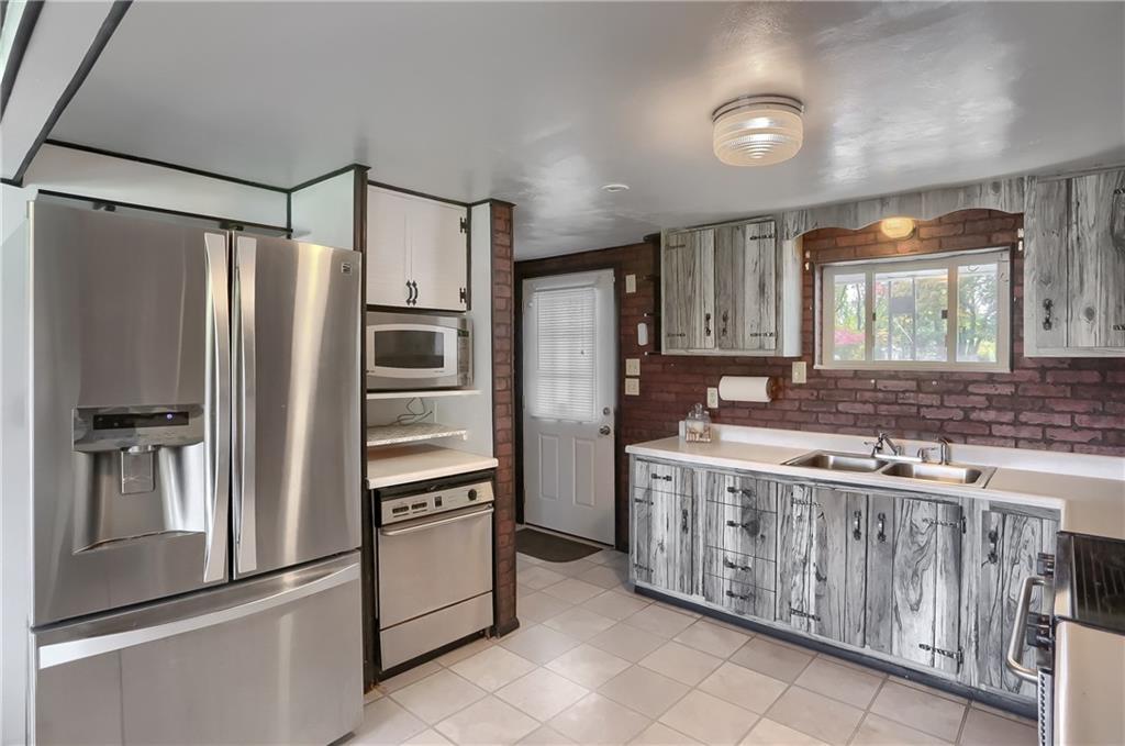 2066 Reis Run Road Pittsburgh, PA 15237 - Photo 15 of 25 Gallery Image 15