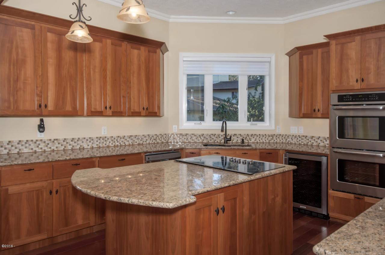 205 Midden Reach Depoe Bay, OR 97341 - Photo 5 of 35 Kitchen